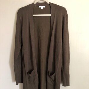 89th and Madison Long "off the shoulder" Cardigan in Olive Green (size large)